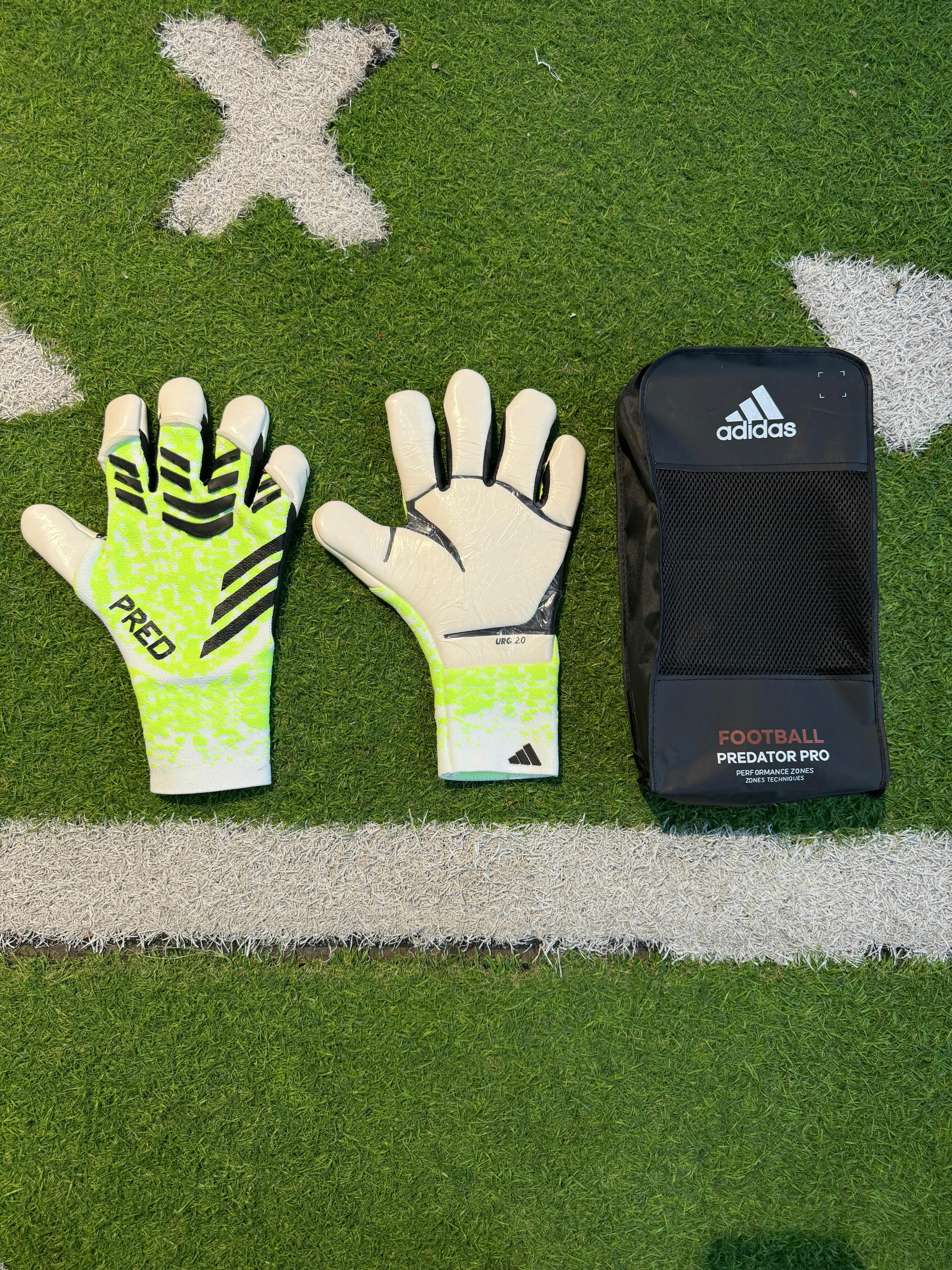 Guantes Predator Verde Negro / Blanco
