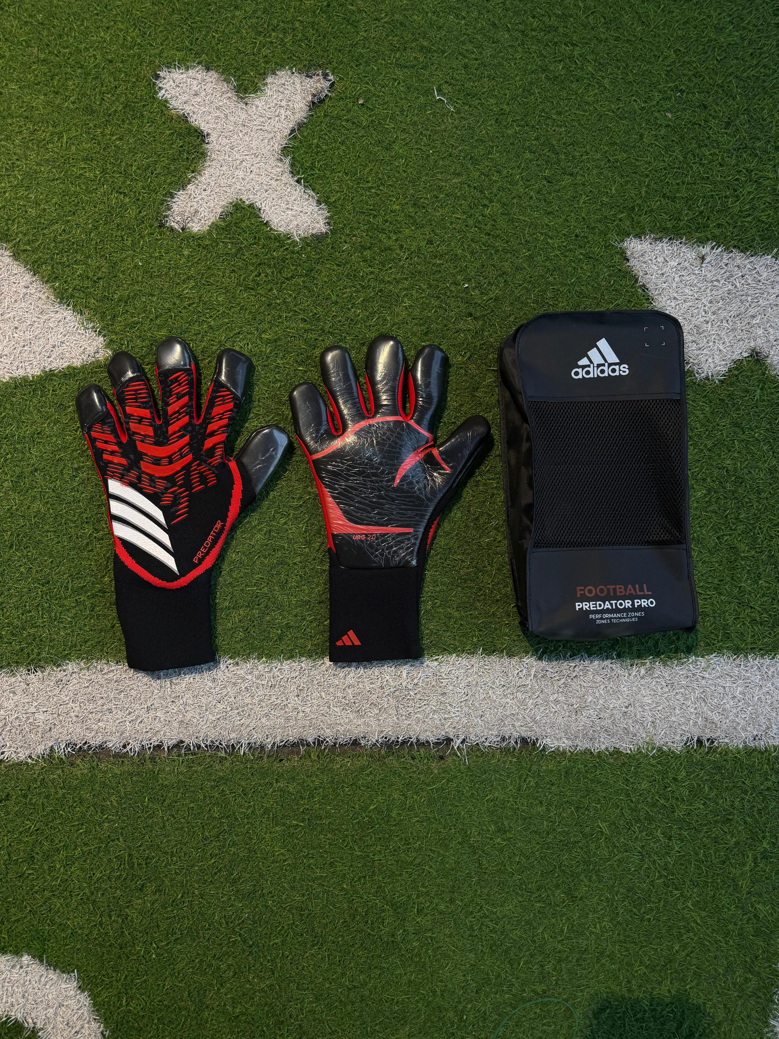 Guantes Predator Negro Negro Rojo